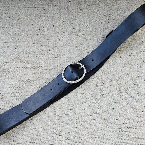 Women Belt Crystals Accent Buckle Black Faux Leather Waistband Size 22/24 44in - Picture 5 of 10